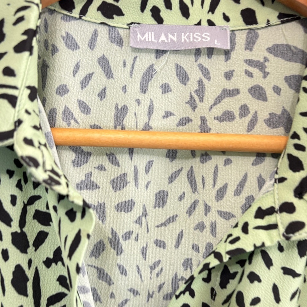 Green Wrap Dress with Long Cuffed Sleeves and Notched Collar - Picture 3 of 4